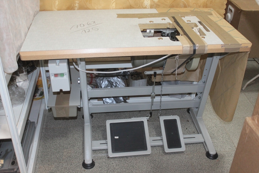 Сборка стола швейной. Укороченный стол для промышленной швейной машины 80*55см -3т.. Стол для швейной машины Aurora a-0302. Стол для оверлока Jack c2. Распошивальная машина Yamata gk257b.